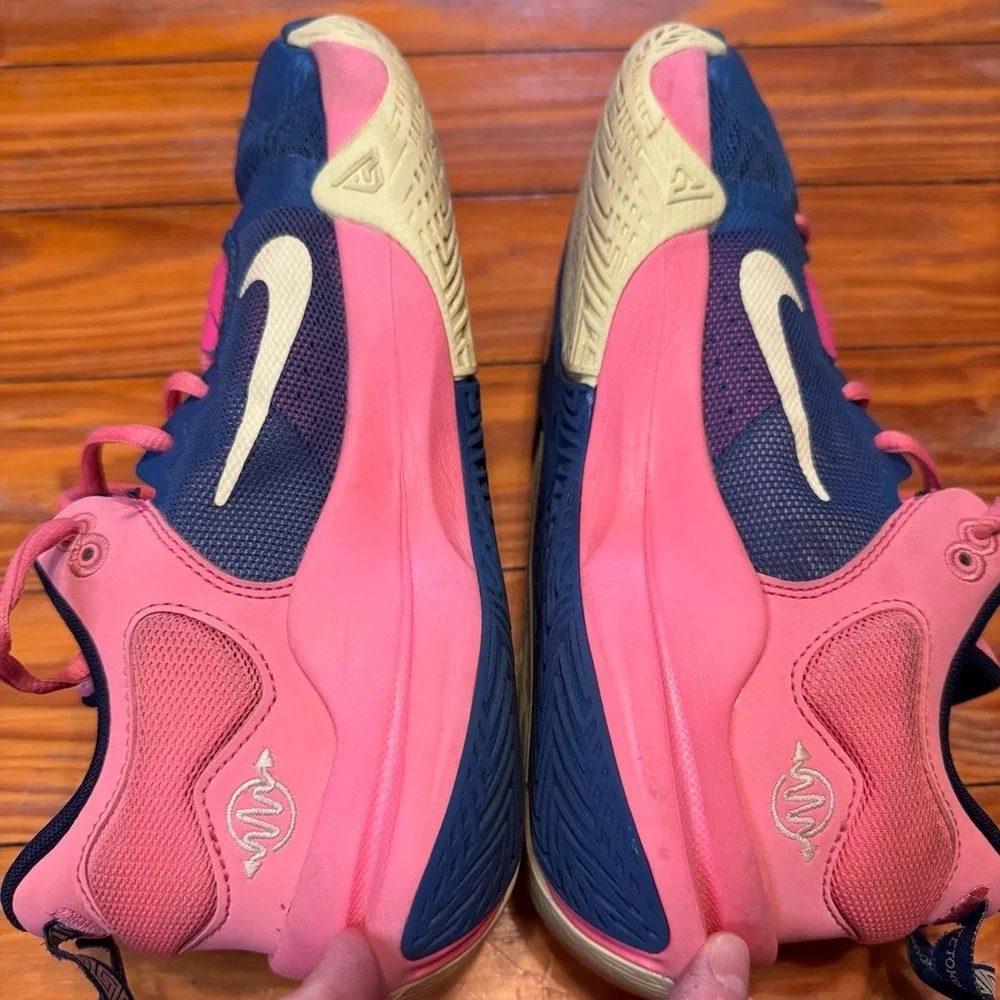 Nike Giannis Immortality 2 Youth 7,‎ Women's 8.5